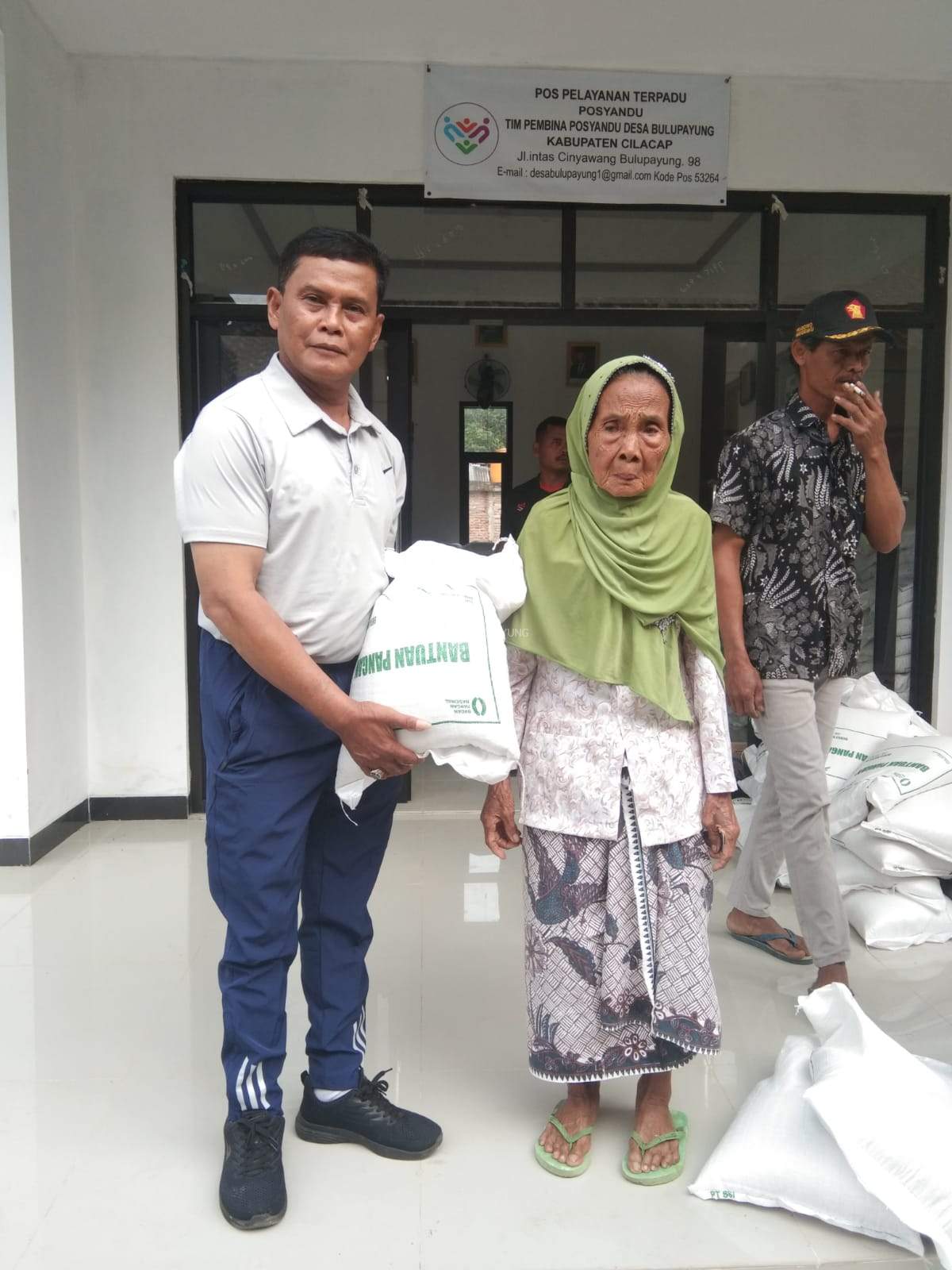 Pembagian BANPANG periode Juli - September Oleh BULOG Di Desa Bulupayung Kecamatan Patimuan 