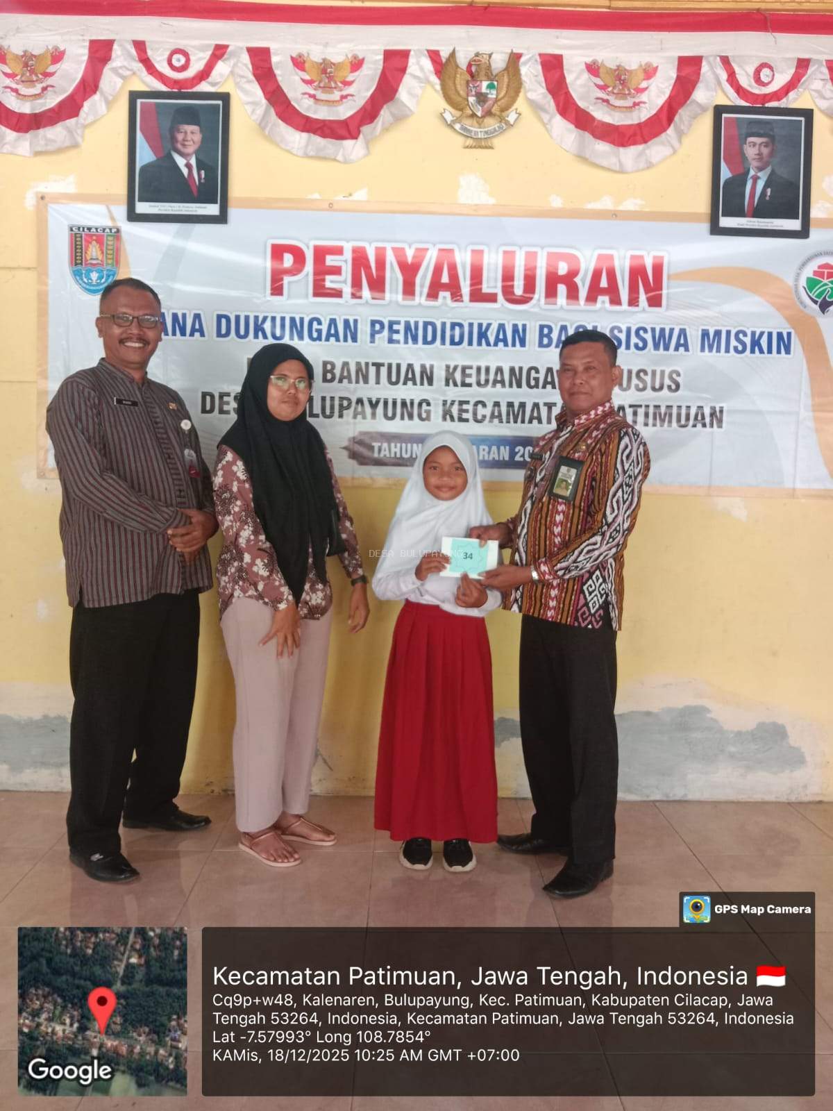 Kepala Desa Bulupayung Salurkan Bantuan Pendidikan kepada 34 Siswa SD/MI