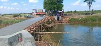 Pembangunan Jembatan Usaha Tani RW 13